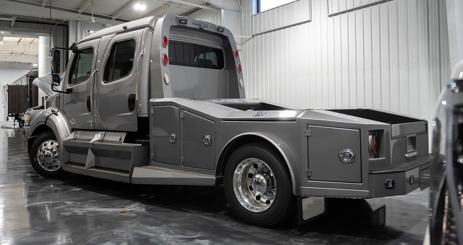 2025 Luxe Freightliner M2 112 Gray – Gooseneck Towing Truck with Air Suspension